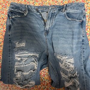aeo curvy mom jean size 16 extremely distressed